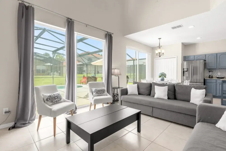 Large Spacious Home w Private Pool Hot Tub