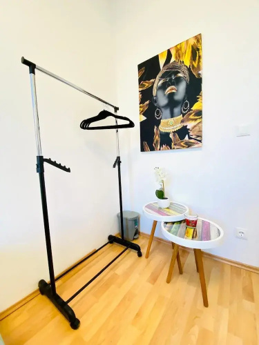 Rooms in Cozy 4BR Shared Apt Central