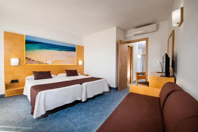 Suite with balcony