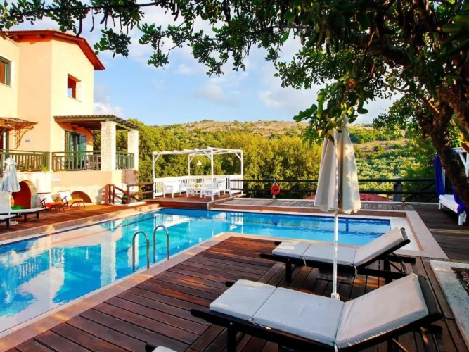 3 Bedrooms Villa
