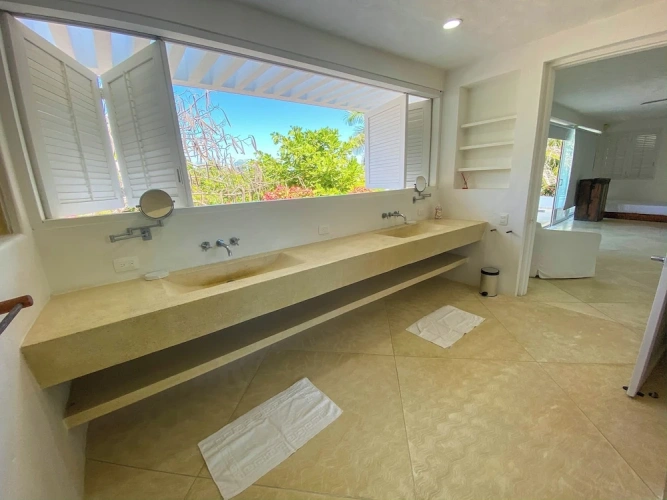 1 Bedroom Deluxe Suite with balcony and with partial sea view
