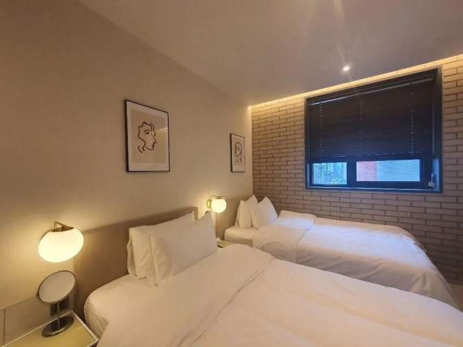 Seven Bricks Hotel