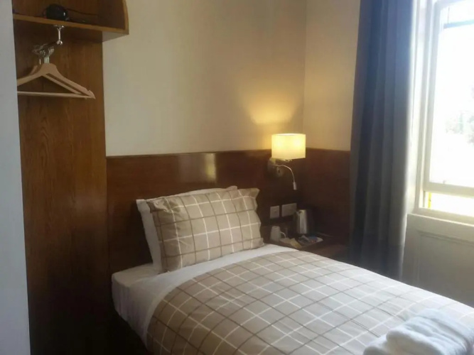 Douglas Hotel