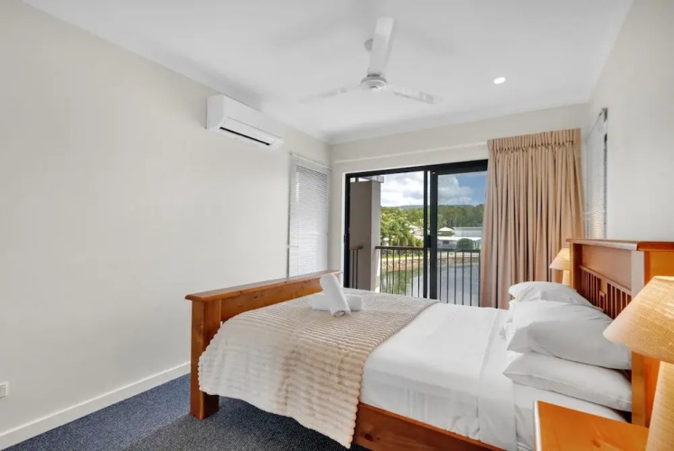 Bright 3-bedroom Beachside Stay With Pool & BBQ