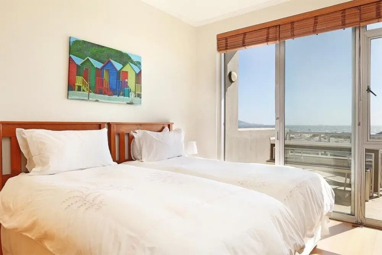 Dolphin Beach E5