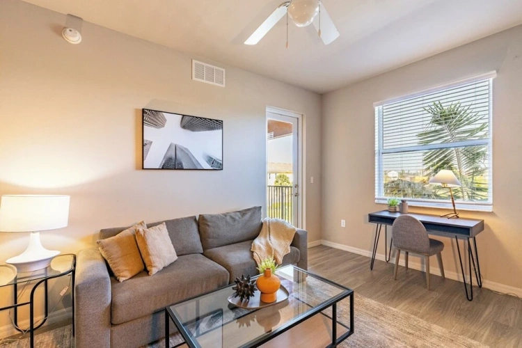 2 Bedrooms Apartment