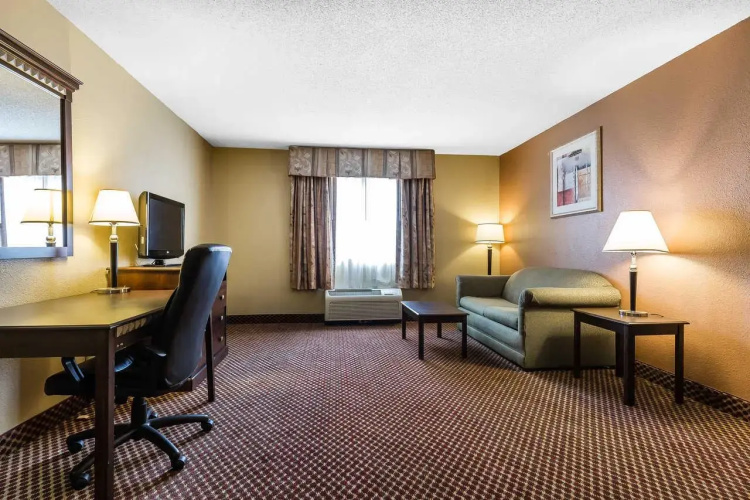 Quality Inn & Suites Bloomington