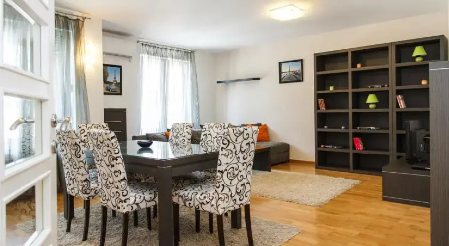 Apartment Large