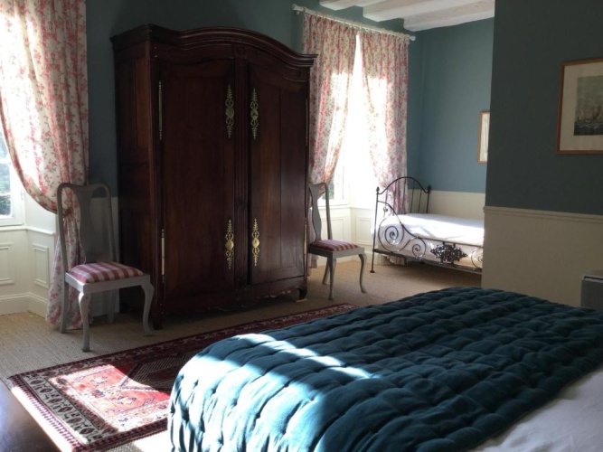 Standard Triple room with garden view