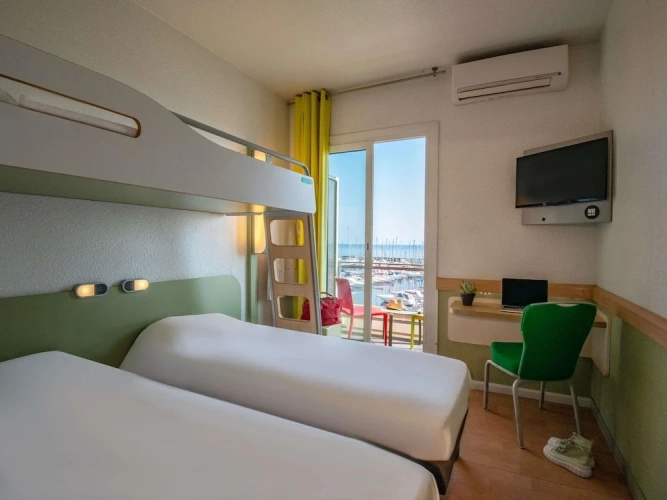 Standard Triple room with balcony