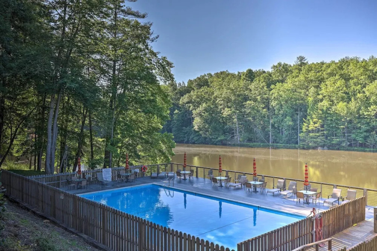 Deep Gap Cabin w/ 2 Decks & Community Amenities!
