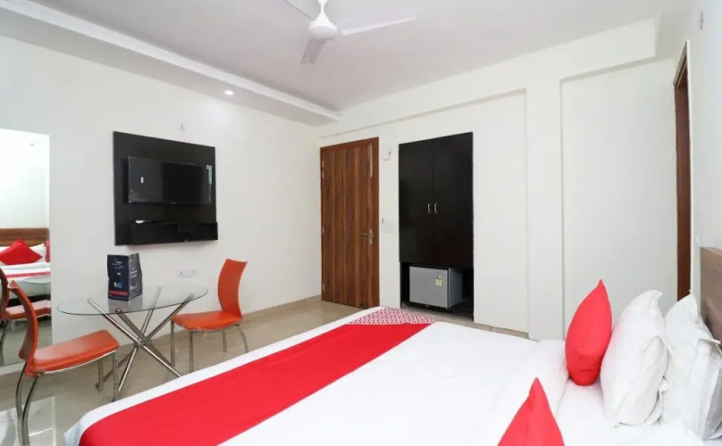 OYO 8536 Azad Square