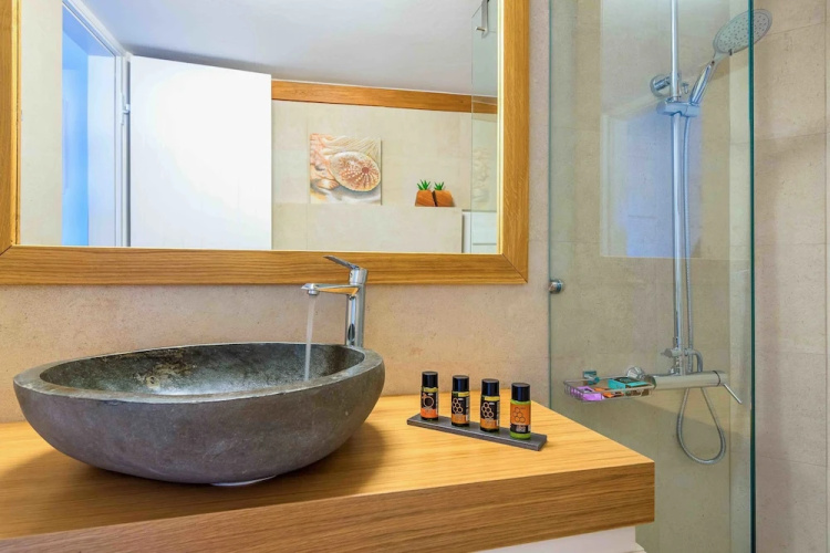 Lithinon Suites & Studios White