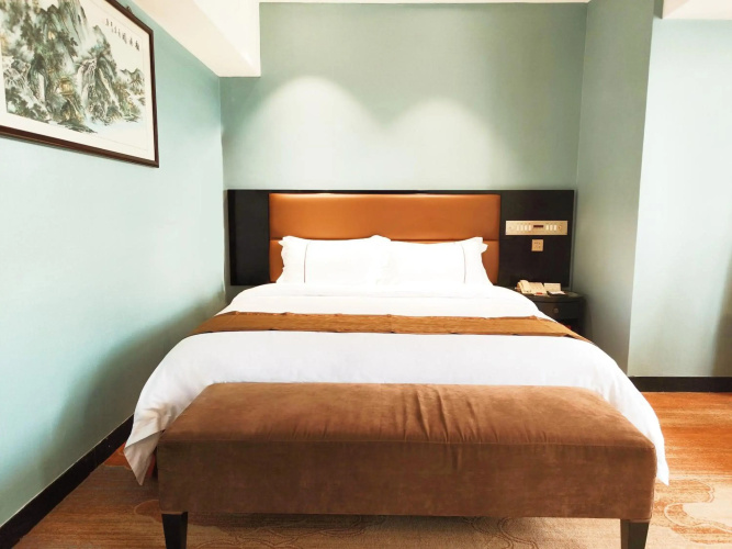 Skyline Plaza Hotel