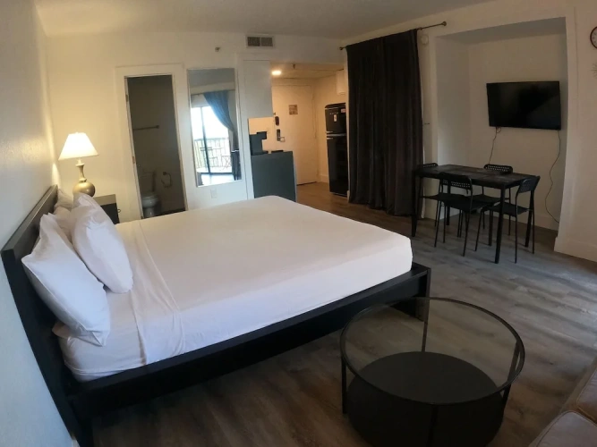 Deluxe Double Studio with balcony and with partial view