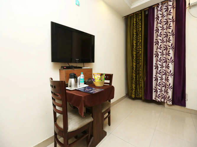OYO 8876 Hotel Sarthi