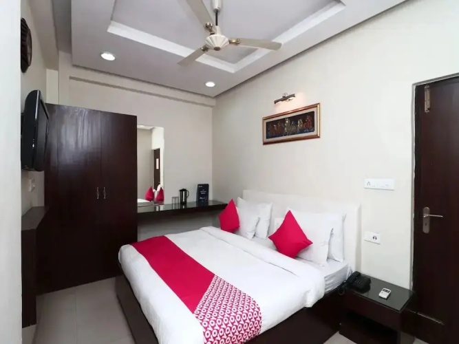 Hotel East Lite by OYO