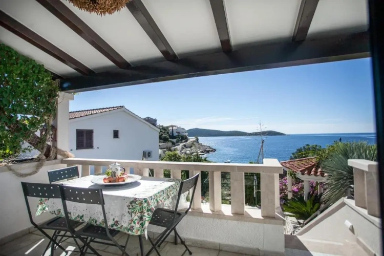 2 Bedrooms Cottage
