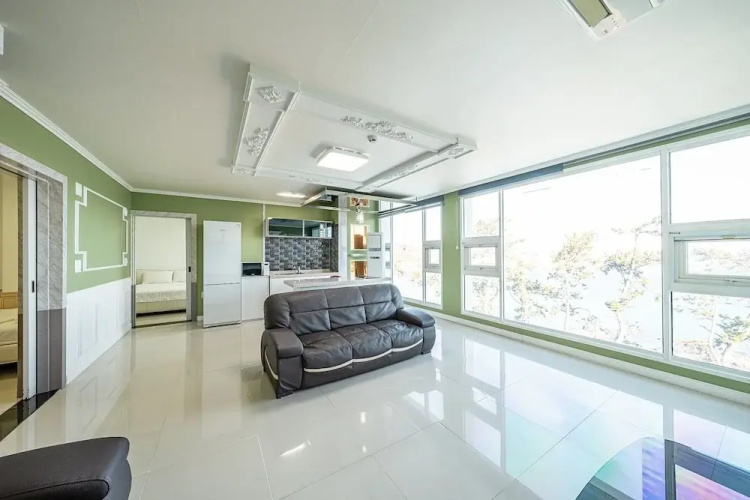 Pohang Pinewave Sea & Spa Pension