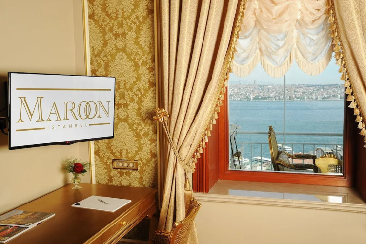 Maroon Bosphorus