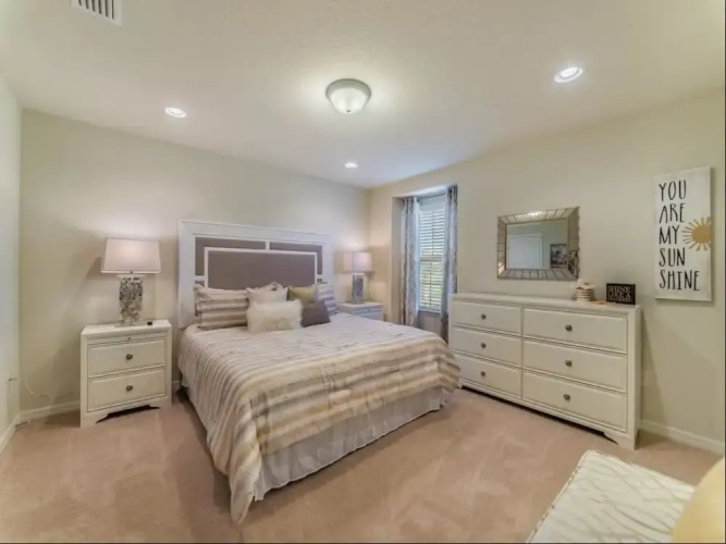 Splendid Windsor Home 5 Bedroom Townhome With Private Pool