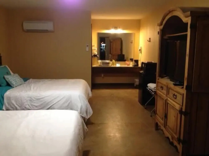 HH Creek Inn