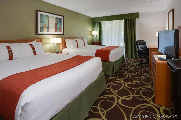 Four Points by Sheraton Point Edward Sarnia