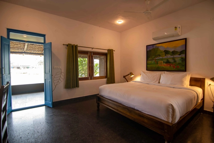 Standard Double room with lake view