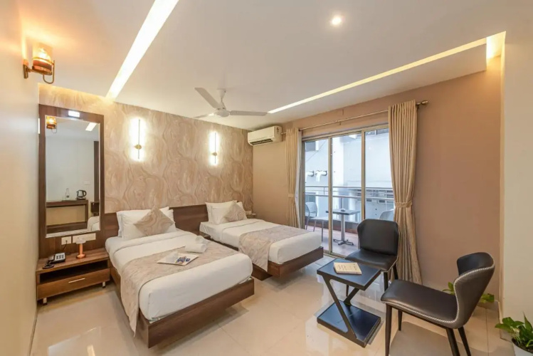 OYO Premium Light House Hill