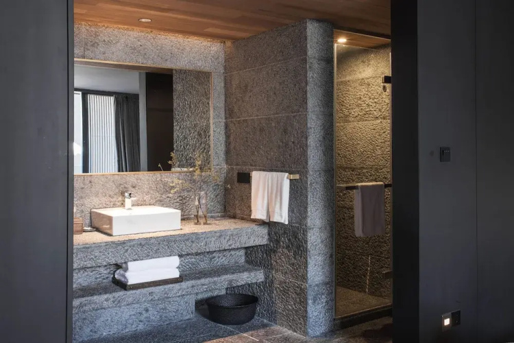 Yakamoz Erhai Hotel