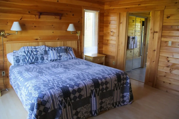 6 Bedrooms Executive Cottage
