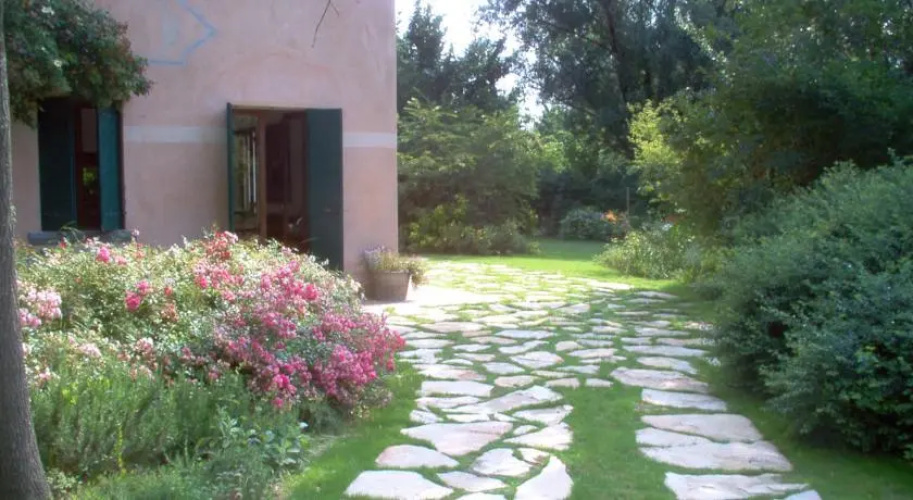 Rose's Garden House