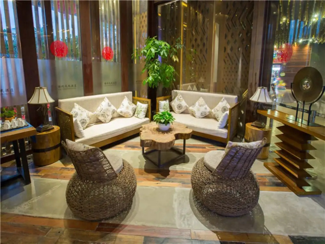 Poly Phoenix Hotel
