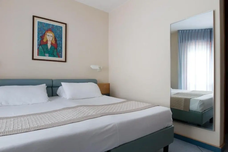 Standard Double room with partial sea view