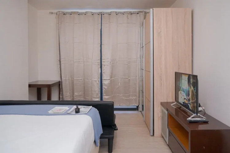 Good Deal and Comfy Studio at Collins Boulevard Apartment