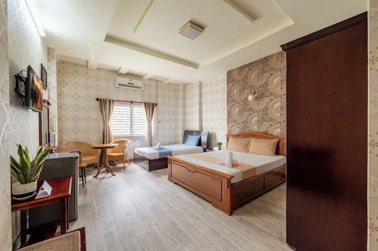 Economy Triple room with city view