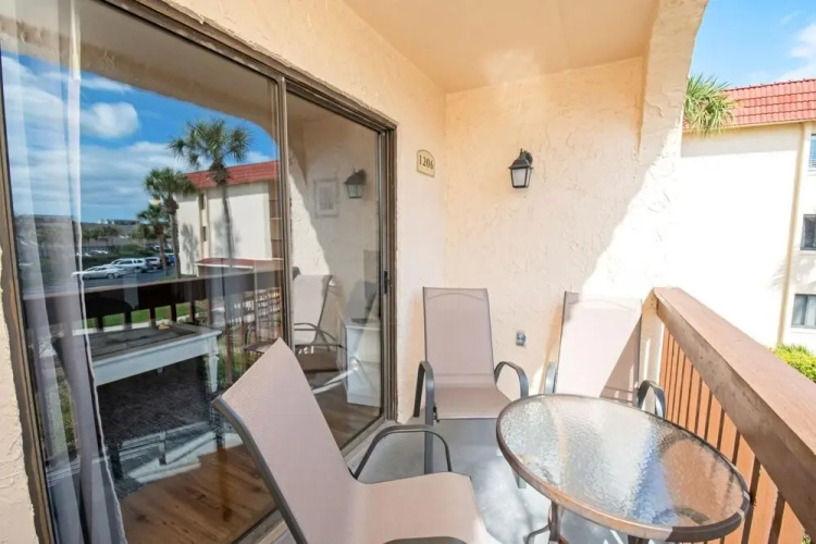 1206 Courtyard Villa 2nd Fl S
