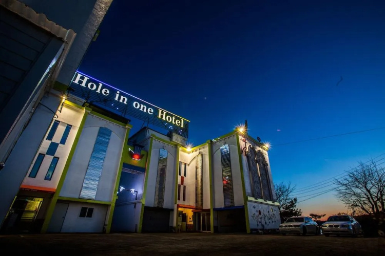 Hole in one Hotel