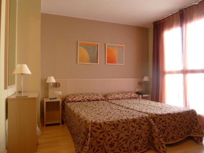 Standard Triple room