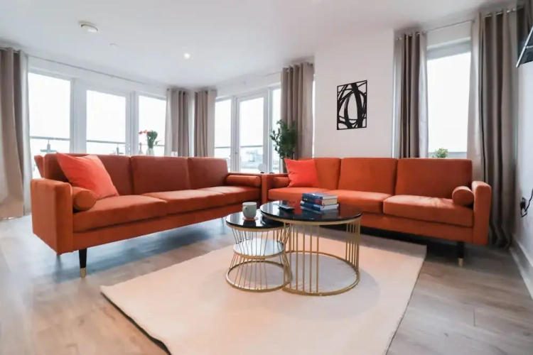 Stunning Riverside Apartment