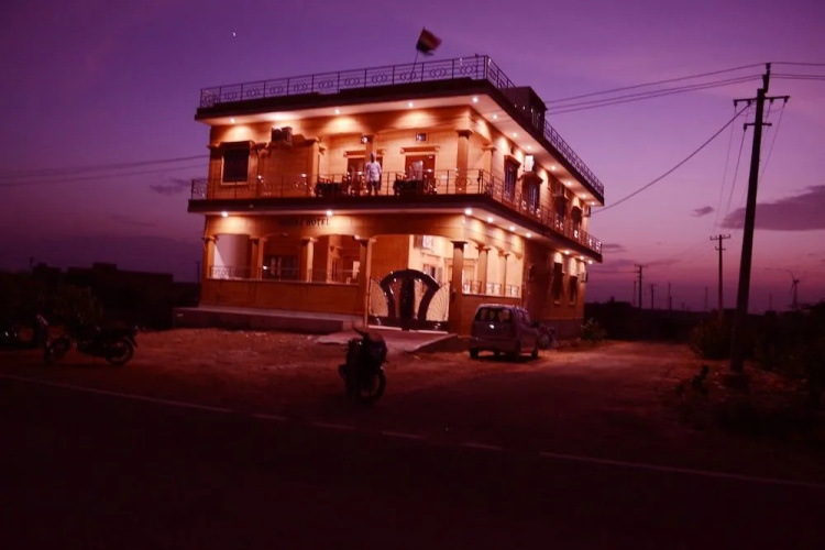 Sartaj Hotel
