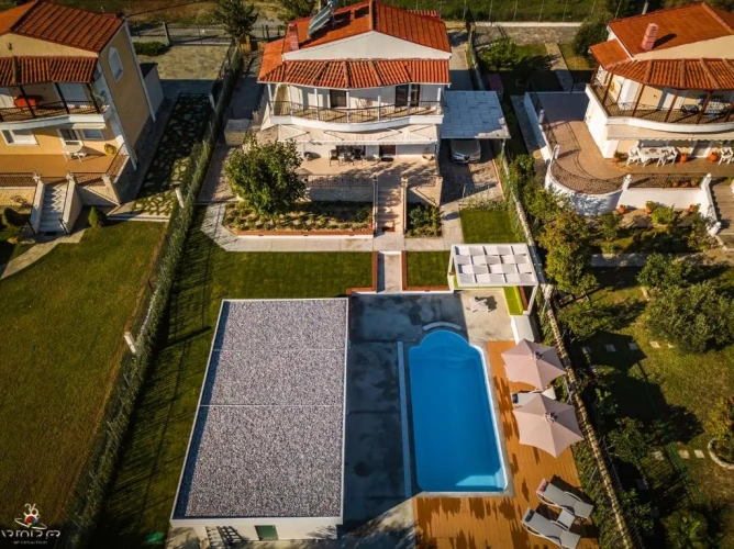 3 Bedrooms Villa