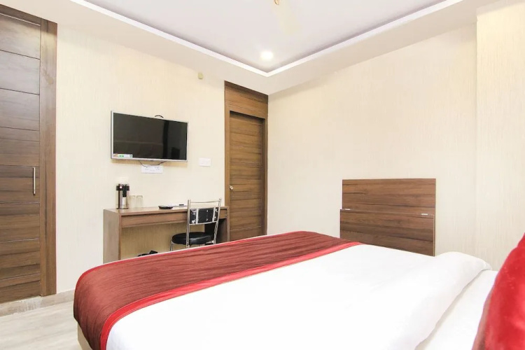 OYO 14767 Welcome Inn