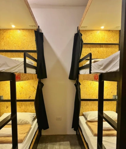 4 Bedrooms Bed in Dorm