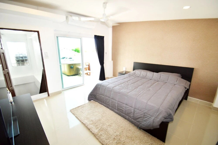 Deluxe Jacuzzi Townhome