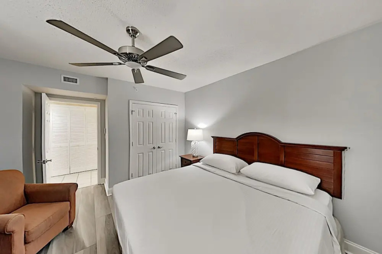 606islav 3 Bedroom Condo