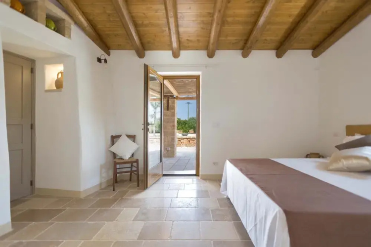 2474 Villa Vanda