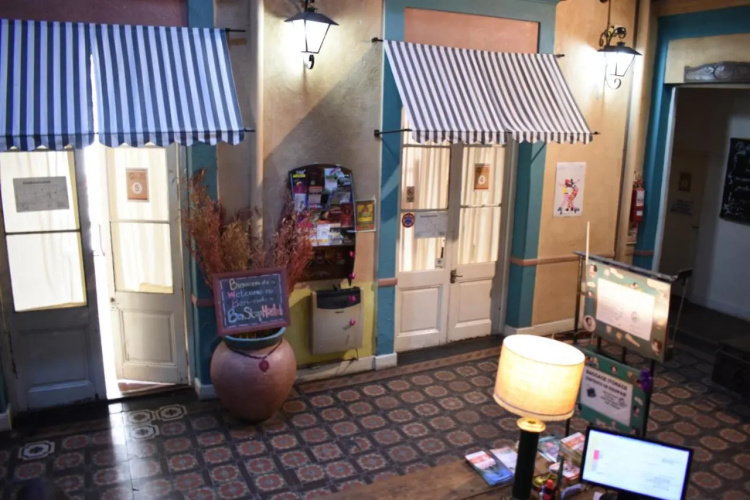 BA Stop Hotel House