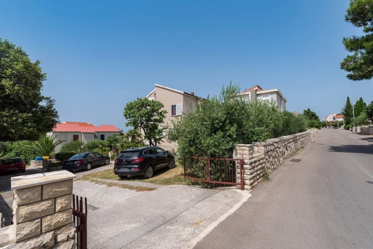 1 Bedroom Apartment with balcony and with garden view