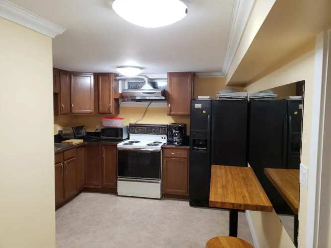 Surrey chic 2 bdrm basement unit